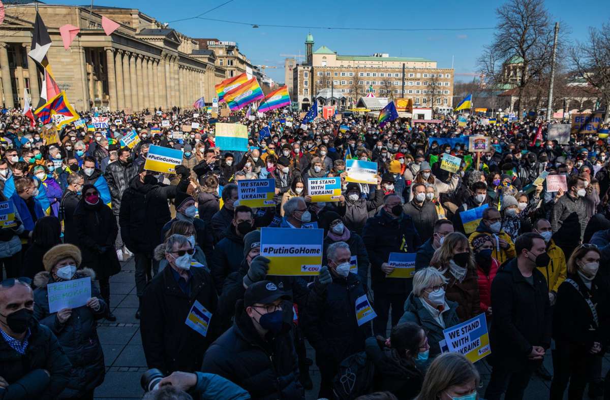 Stuttgarter Demo gegen Krieg in der Ukraine: Die bewegende Rede einer jungen Ukrainerin