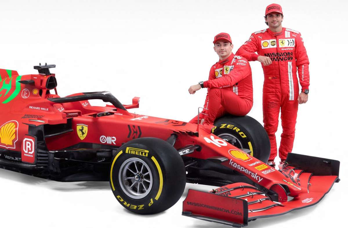 Ferrari hat nur noch rund die Hälfte seines Saisonetats zur Verfügung – die Gehälter der Fahrer Charles Leclerc (li.) und Carlos Sainz fallen aber nicht unter das Budgetlimit.