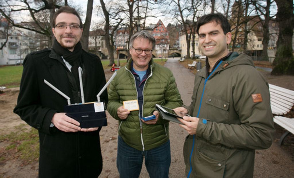 Philipp Munz, Thomas Rother und Patrick Cervicek (von links) würden das frei zugängliche Netz von Freifunk gern erweitern. Foto: Bulgrin