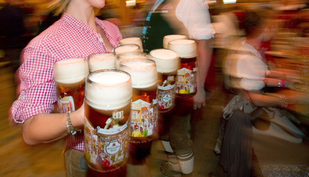 Maß Bier auf dem Cannstatter Volksfest kostet bis 10,50 Euro