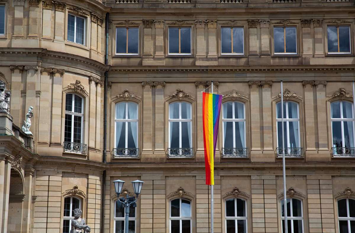 Stuttgart vor dem Münchner EM-Spiel: Der Regenbogen strahlt – nicht überall
