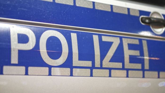 14-Jähriger flüchtet mit Mercedes  vor Polizei – Beifahrer springt aus Auto