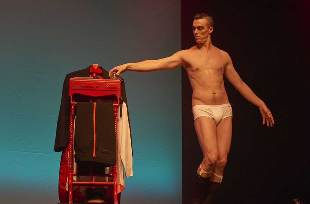 Ralph Suns Friedrichsbau-Varieté-Show „Burlesque Affairs“ zeigt artistische Finessen und jede Menge nackter Haut: Wenn im Tingeltangel die Hüllen fallen