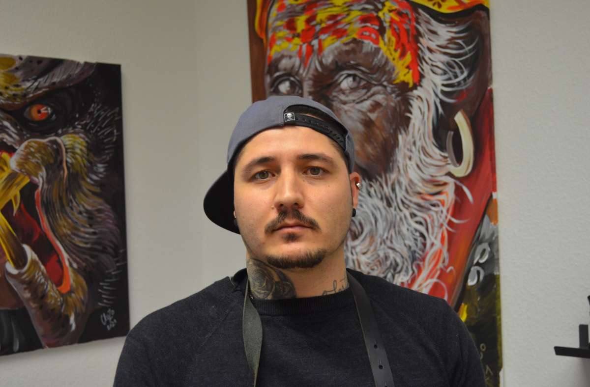 Video über Ioannis Kousidis: Tätowierer aus Nellingen hat im Acryl-Malen eine neue Passion gefunden