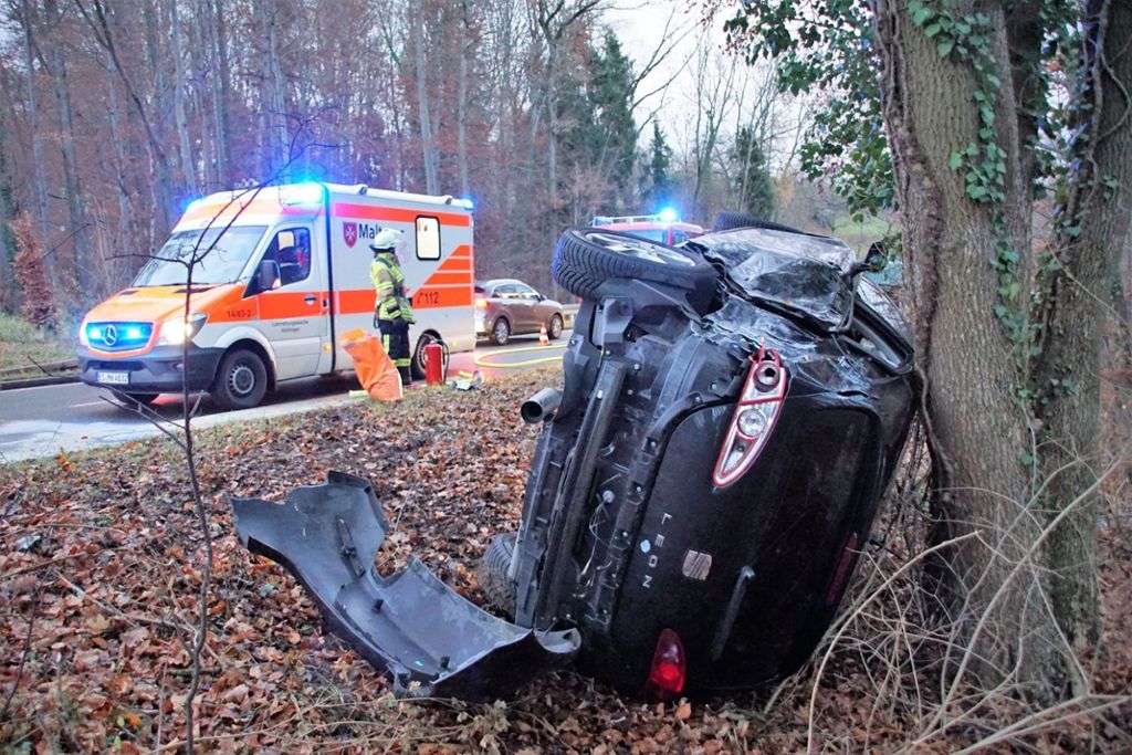 20-Jähriger kollidierte mit Lkw-Fahrer: Heftiger Verkehrsunfall zwischen Oberensingen und Wolfschlugen