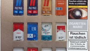 Unbekannte sprengen einen Zigarettenautomat