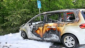 Auto auf Parkplatz in Flammen – Kripo ermittelt
