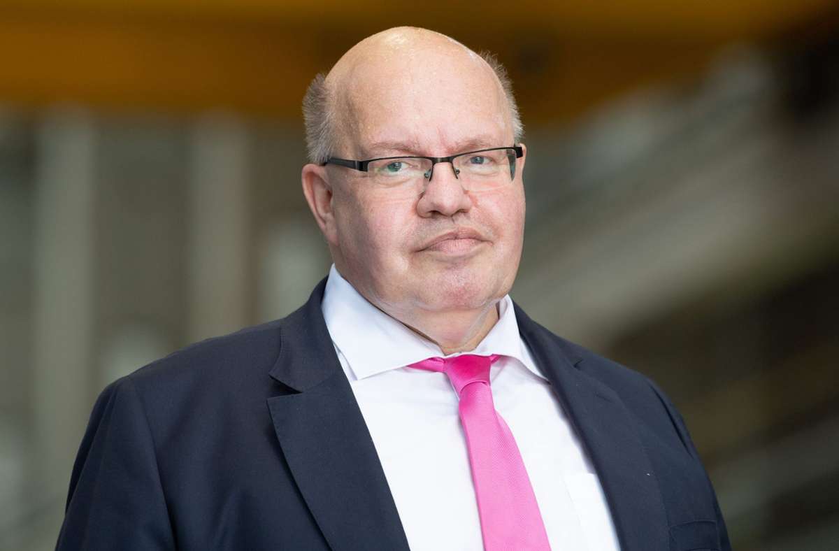 Wirtschaftsminister in Berliner Charité: Peter Altmaier mit Notarzt in Klinik gebracht