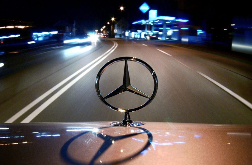 Mercedes-Sterne und Sensoren gestohlen - Zeugenaufruf