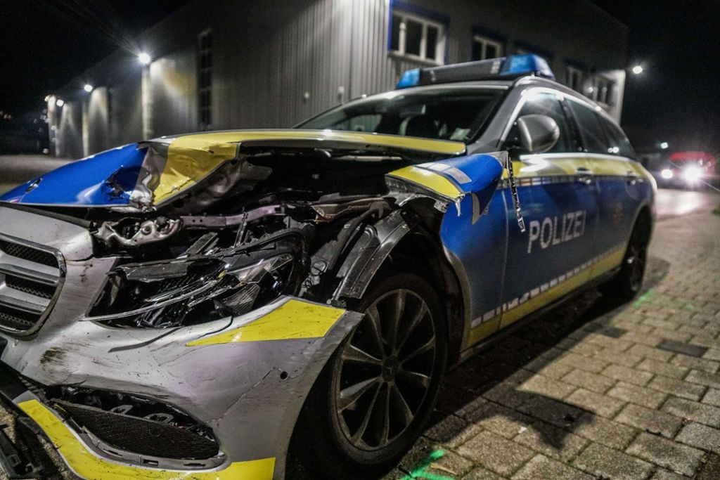 6.1.2020 Eine Verfolgungsjagd in Remshalden endete mit einem Crash mit einem Polizeiauto.
