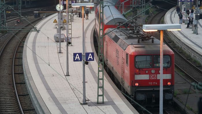 Bahn-Gewerkschaft: Bahn-Angebot erneut abgelehnt - EVG will weiter verhandeln