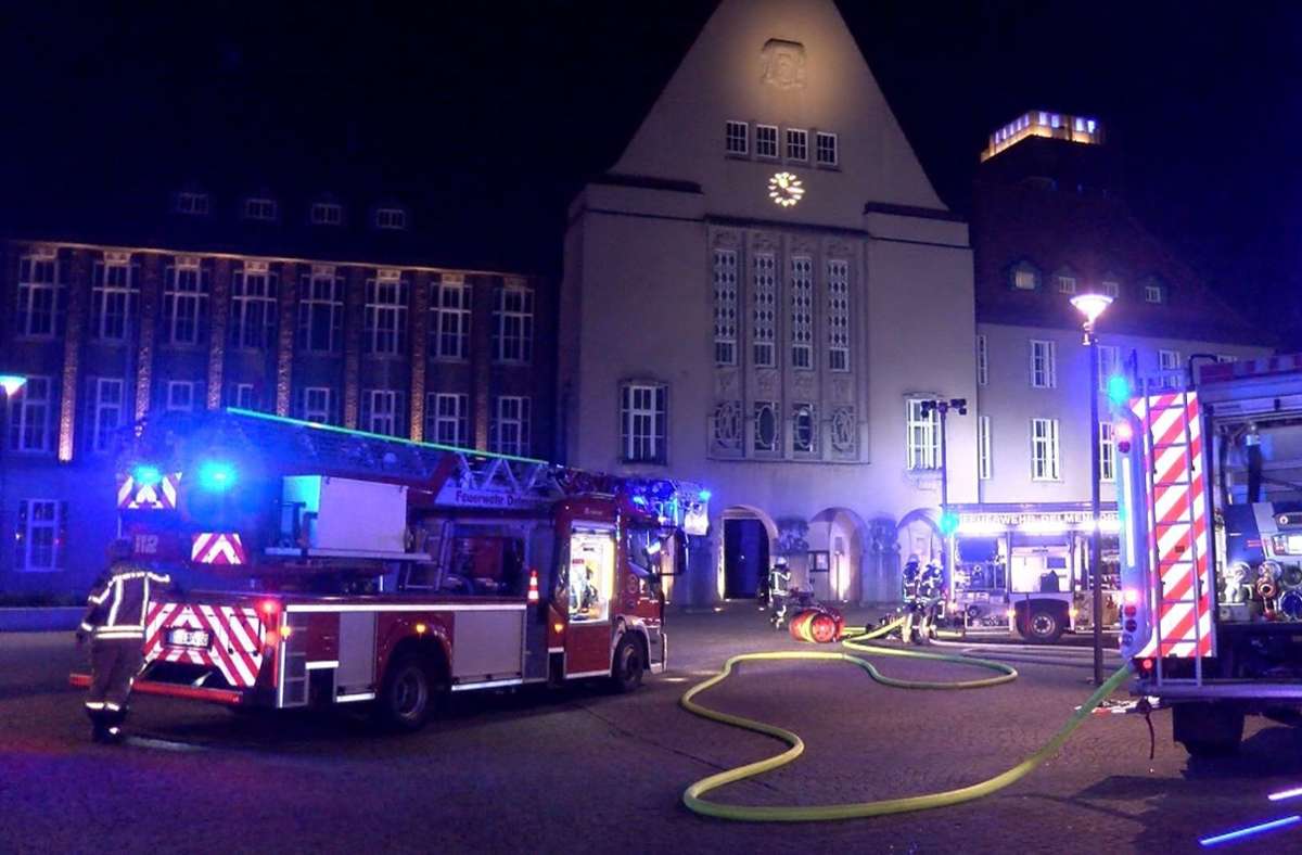 Rathaus in Delmenhorst: 30-Jähriger verübt aus Ärger über Corona-Regeln Brandanschlag