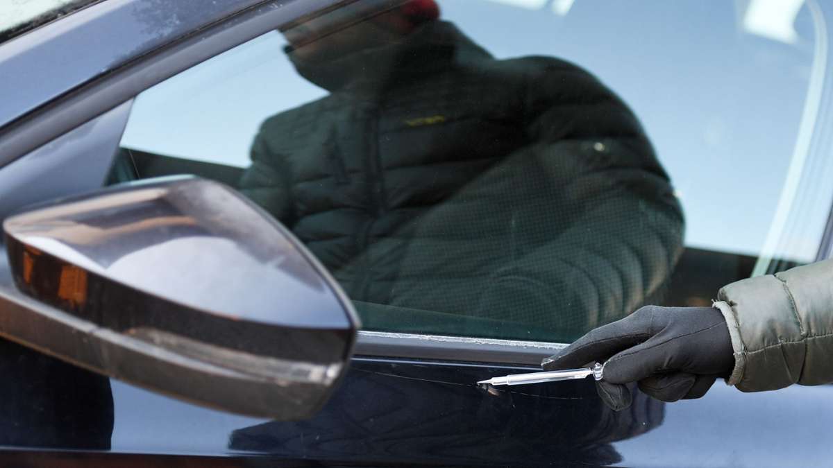 Zeugen in Kirchheim gesucht: Frau zerkratzt offenbar elf Autos