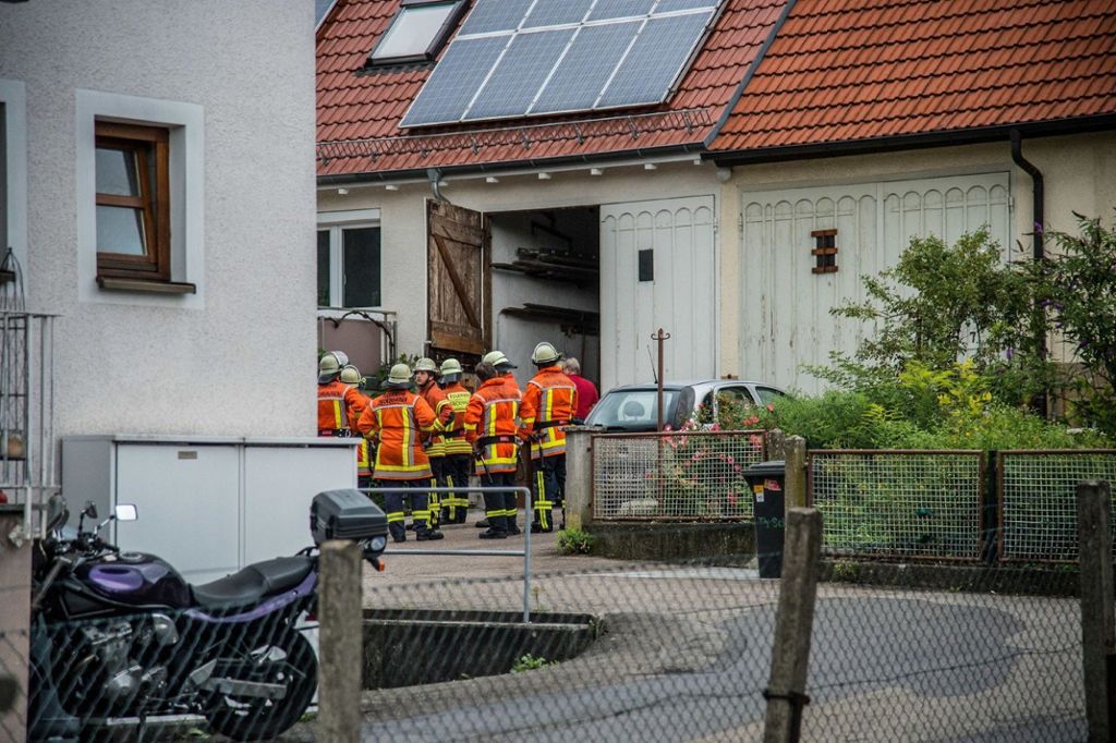 Bei Schweißarbeiten sind Flüssigkeiten in Brand geraten: Drei Verletzte nach Verpuffung in Linsenhofen