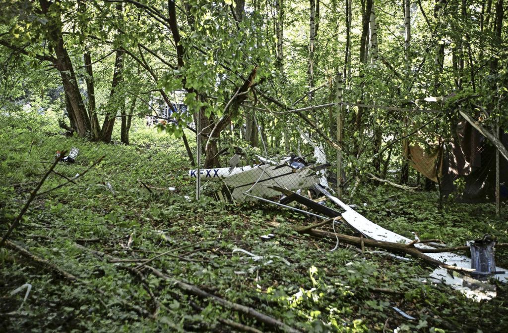 Wrackteile des Segelflugzeugs wurden aus dem Wald geborgen: Beuren: Ursache für Absturz weiter unklar