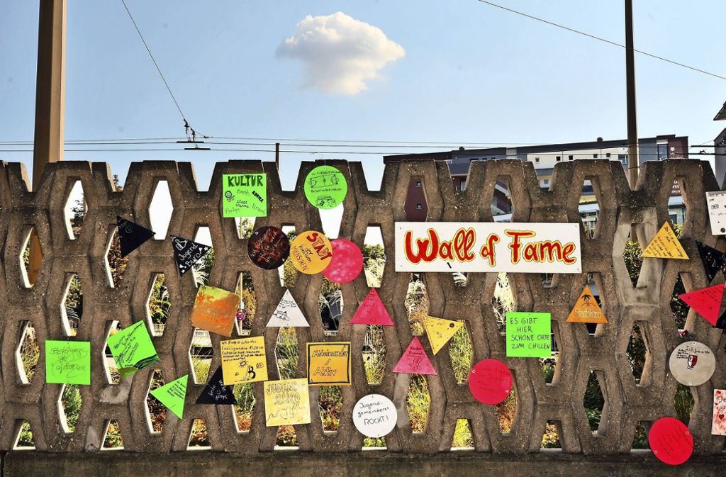 Esslingen: Was läuft gut in der Stadt, was schlecht? Jugendliche diskutieren mit Gemeinderäten im Maille-Park: Wall of Fame / Wall of Shame im Maille-Park