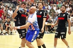 Handball-Benefizspiel: Viel Spaß und viel Rennerei