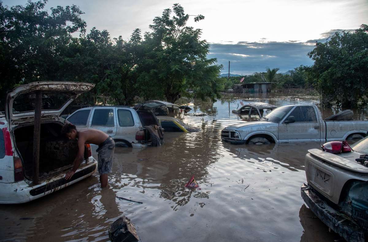 In San Pedro Sula, der zweitgrößte Stadt in Honduras, wurden etwa Straßen überschwemmt.