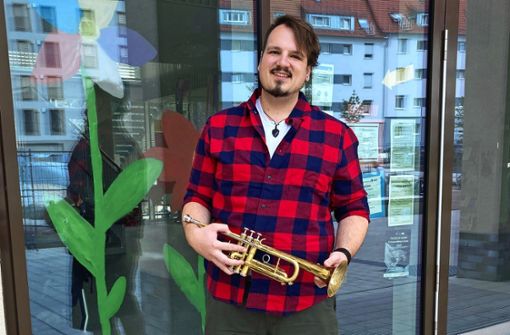 Daniel Söder begeistert die Kinder auch mit seinen Musikinstrumenten. Foto: Carolin Klinger