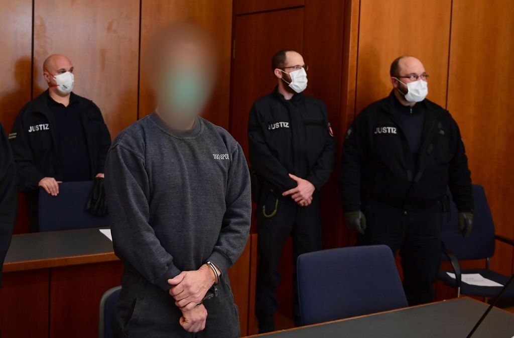 Prozess in Göttingen: 53-Jähriger soll Frau auf Straße angezündet und erstochen haben