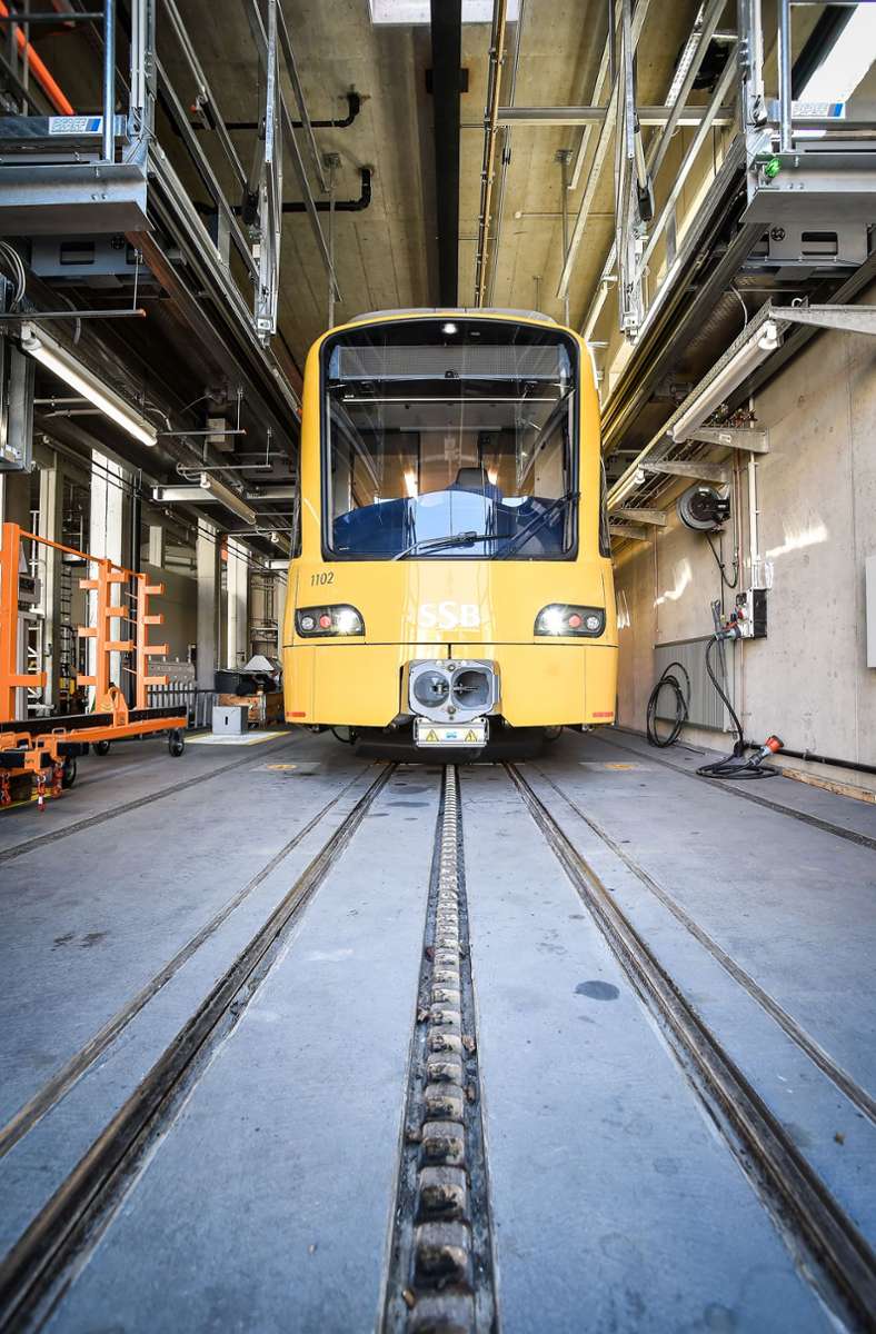 Die neuen Triebwagen werden von der Schweizer Stadler Rail AG  für die SSB hergestellt. Im Grunde handelt es sich um Prototypen, der erst in Stuttgart eingefahren werden müssen.