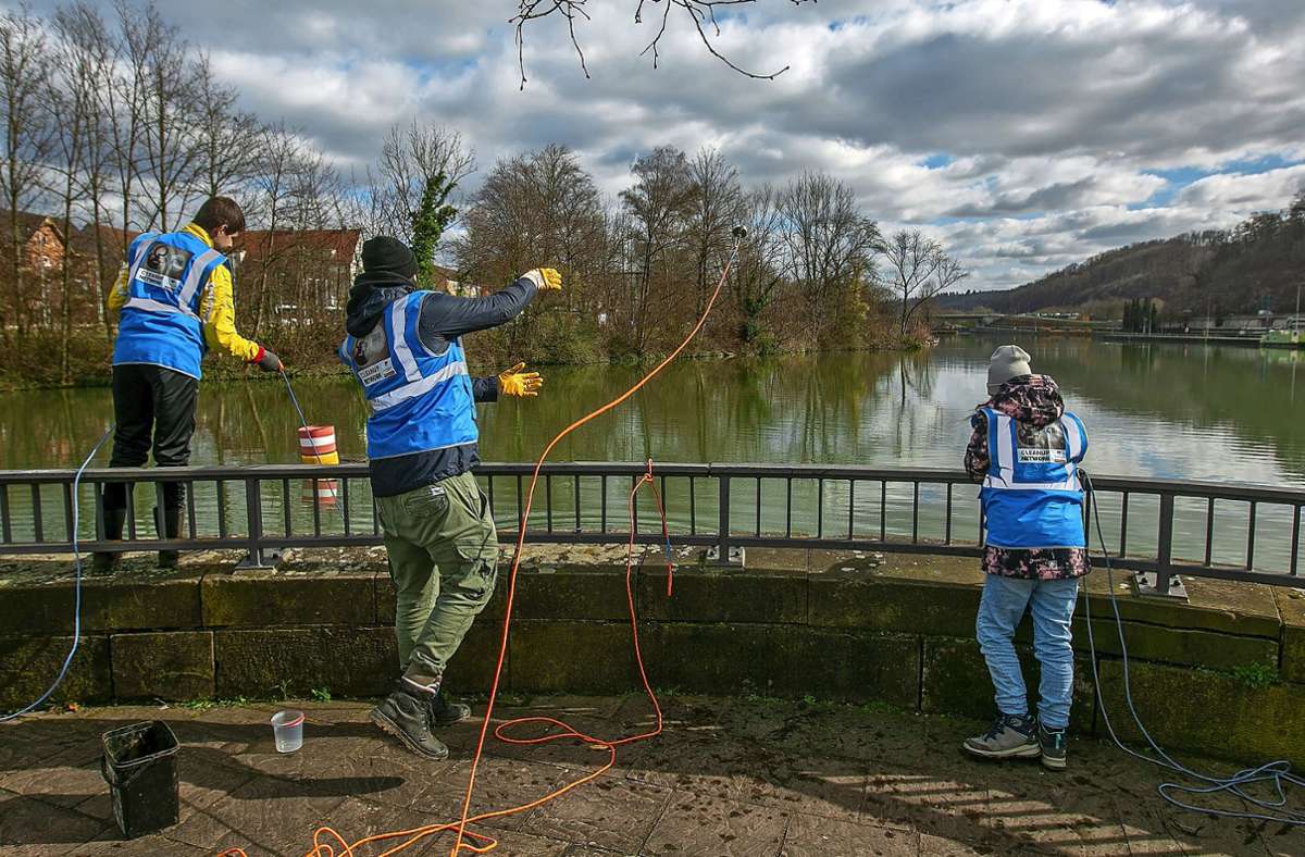 Magnetfischer in Esslingen: Die rostigen Schätze des Neckars