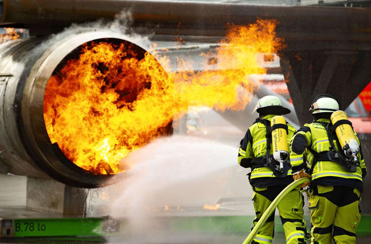 Airport Stuttgart: Neue Brandsimulationsanlage macht am Flughafen Feuer