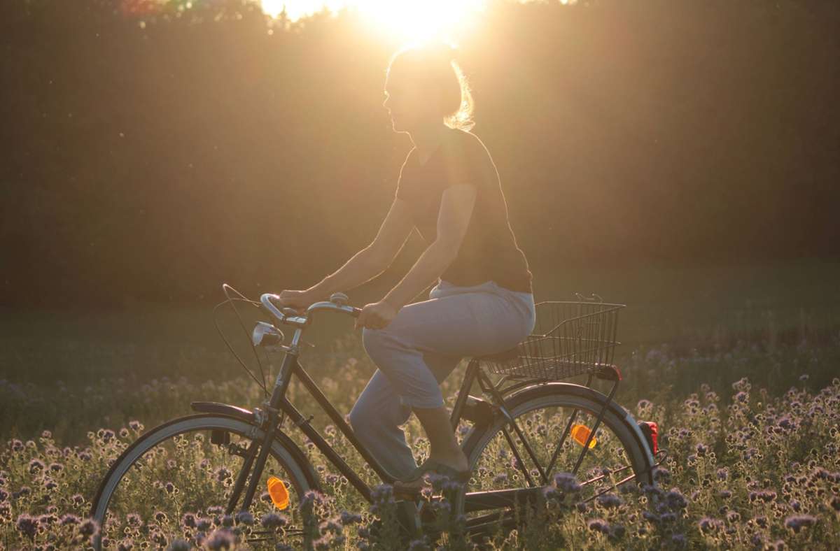 Radfahren ist eine Art, die Umwelt zu schützen. Doch es gibt noch viel mehr Möglichkeiten. Foto: imago/Photocase /Julia Straub