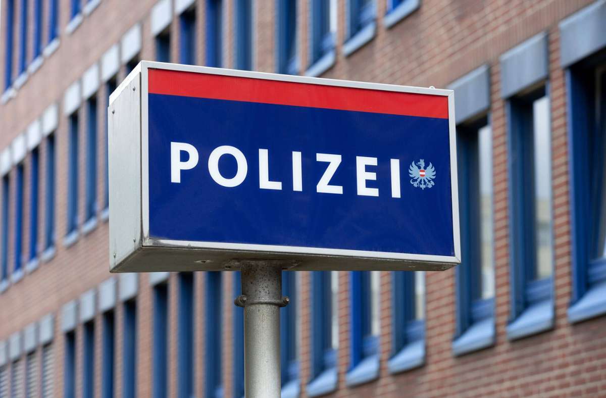 Wels in Oberösterreich: Vierjährige zwei Tage nach Tod der Mutter aus Wohnung befreit