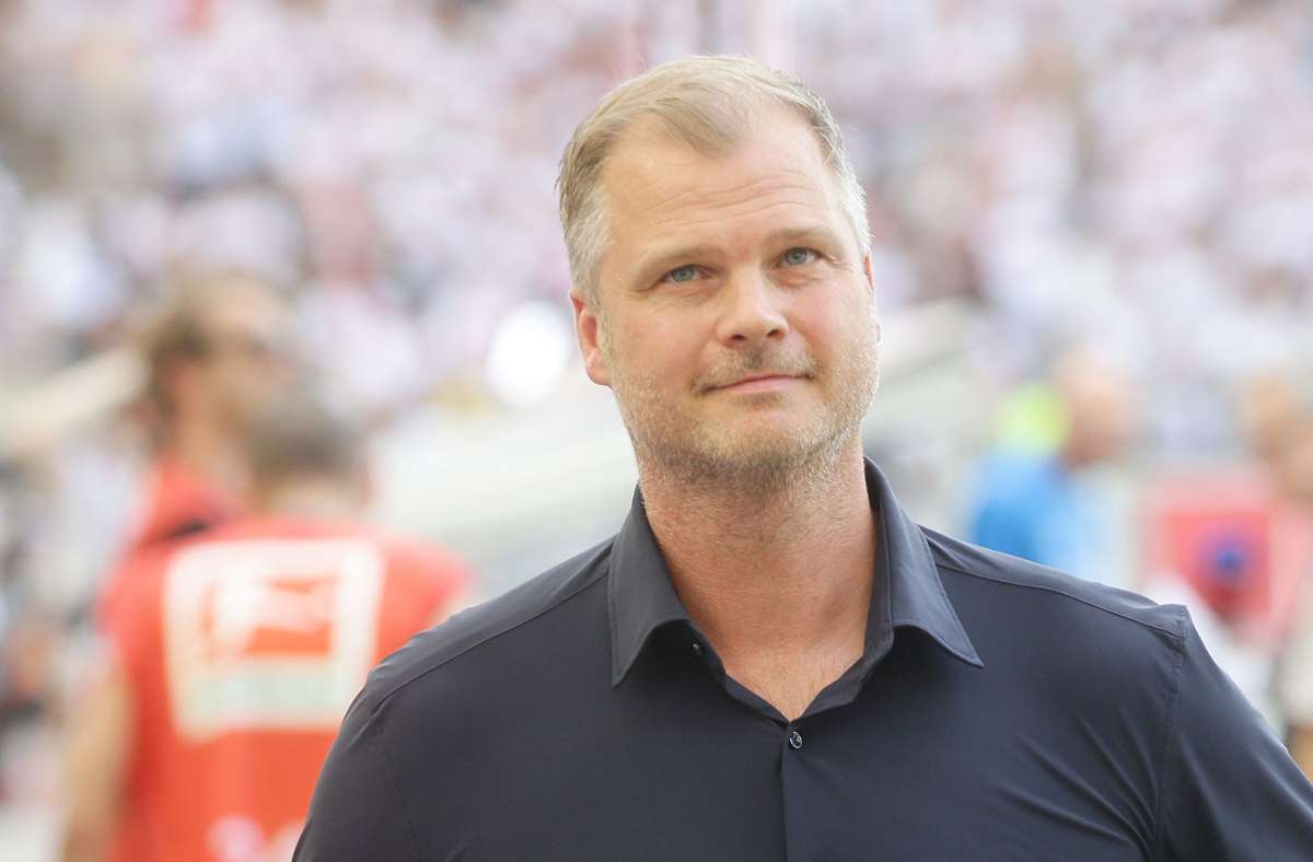 VfB-Sportdirektor Fabian Wohlgemuth sah gegen den VfL Wolfsburg eine große Willensleistung seiner Mannschaft. In unserer Bildergalerie blicken wir auf den 3:1-Sieg zurück.