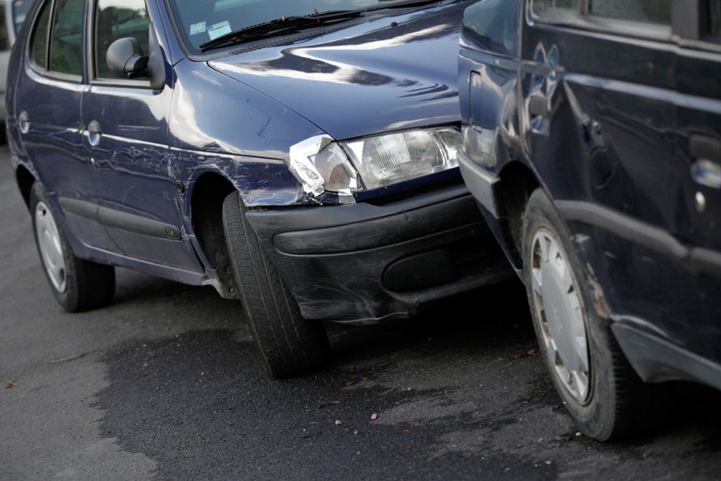 Ein BMW-Fahrer hatt seinen Wagen grundlos abgebremst: Ohne Grund gebremst - beträchtlicher Sachschaden