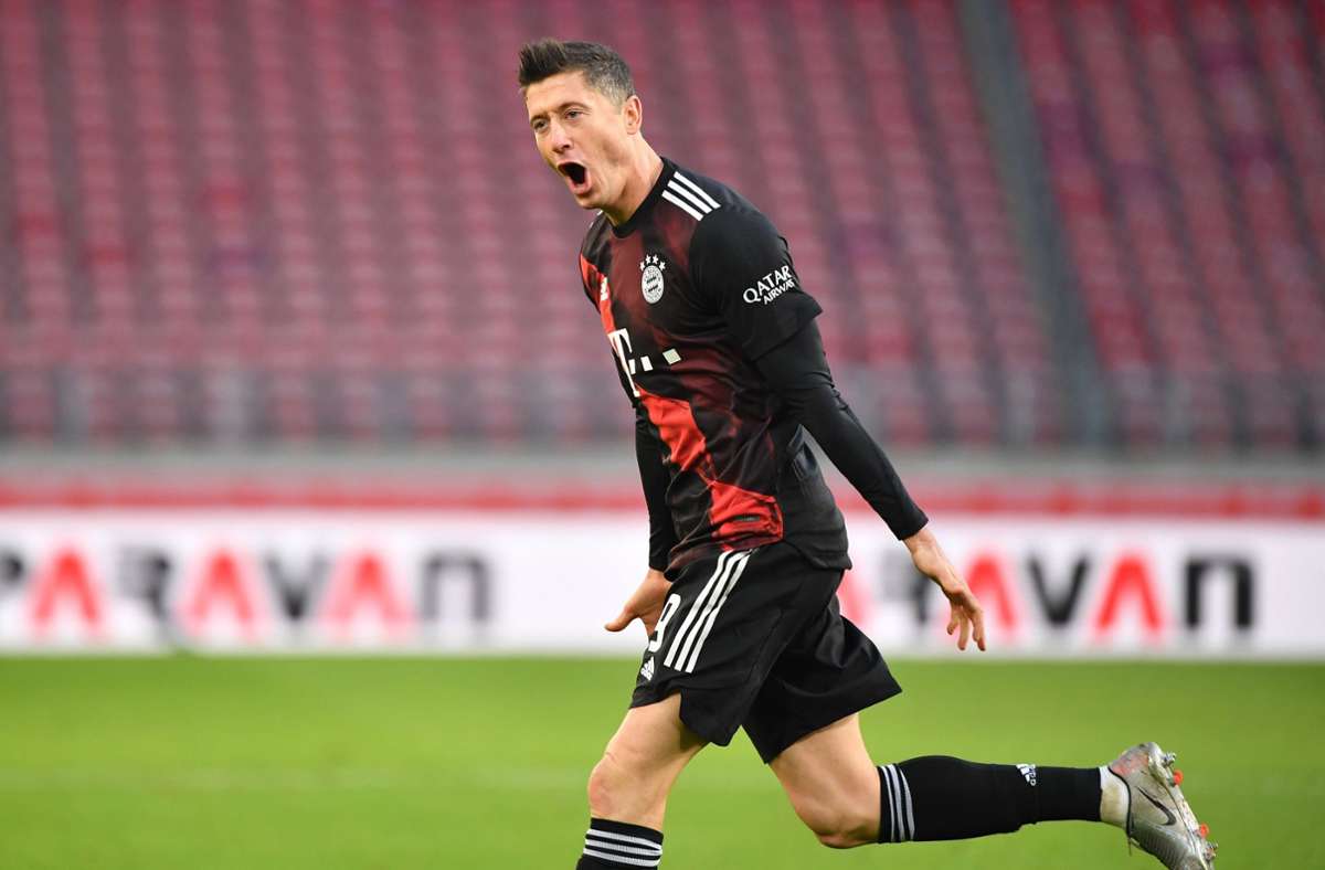 Robert Lewandowski freut sich über sein Tor zur Münchner 2:1-Führung im Spiel beim VfB am vergangenen Samstag.