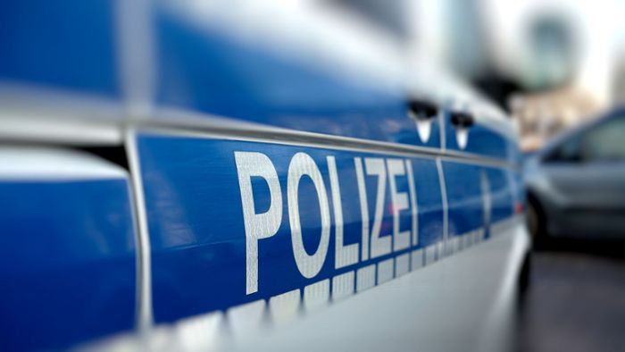 Unbekannter fährt in Esslingen Motorrollerfahrerin an und flüchtet
