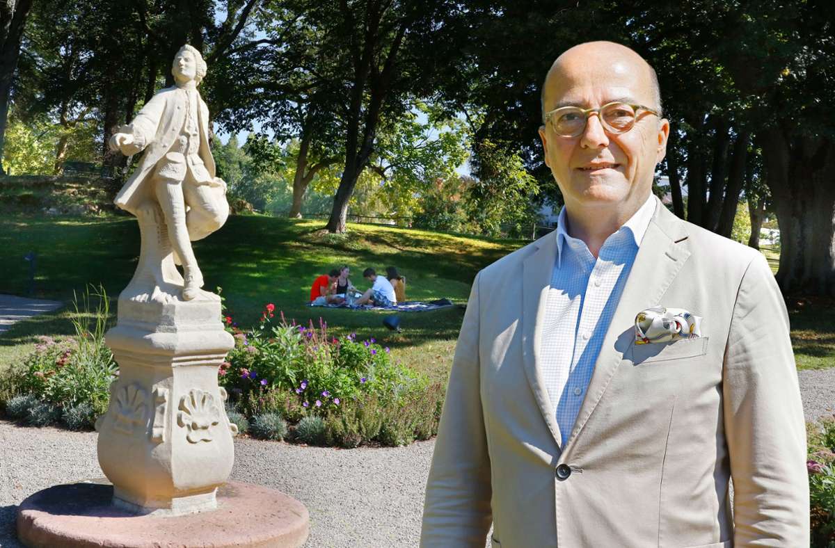 Baron Max-Richard von Raßler in seinem neu angelegten Park, der für die Öffentlichkeit zugänglich ist