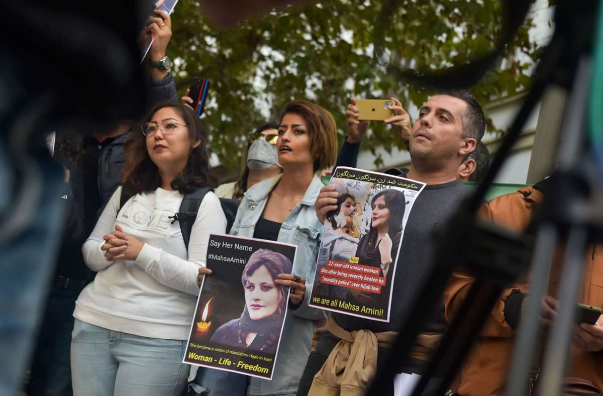 Die Protestwelle anlässlich des Todes der 22-jährigen Kurdin Mahsa Amini hat Stuttgart erreicht.