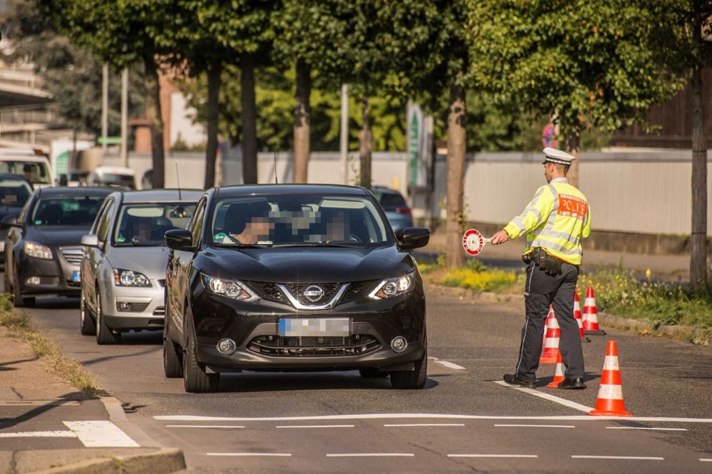 20.09.2018: Kontrollen gegen Smartphone-Nutzung beim Fahren in Esslingen