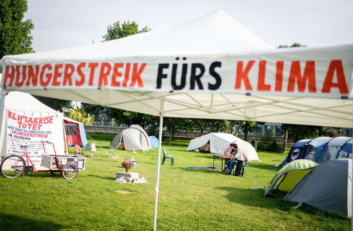 Klima-Hungerstreik in Berlin: Verbliebene Gruppe will ab Samstag in Durststreik übergehen