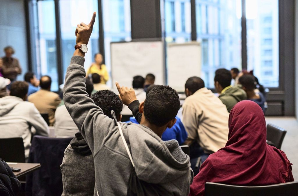 Einige junge Flüchtlinge leben laut AK Asyl unter dem Existenzminimum: Stuttgart: Schulabschluss wird für Flüchtlinge zur Geldfrage