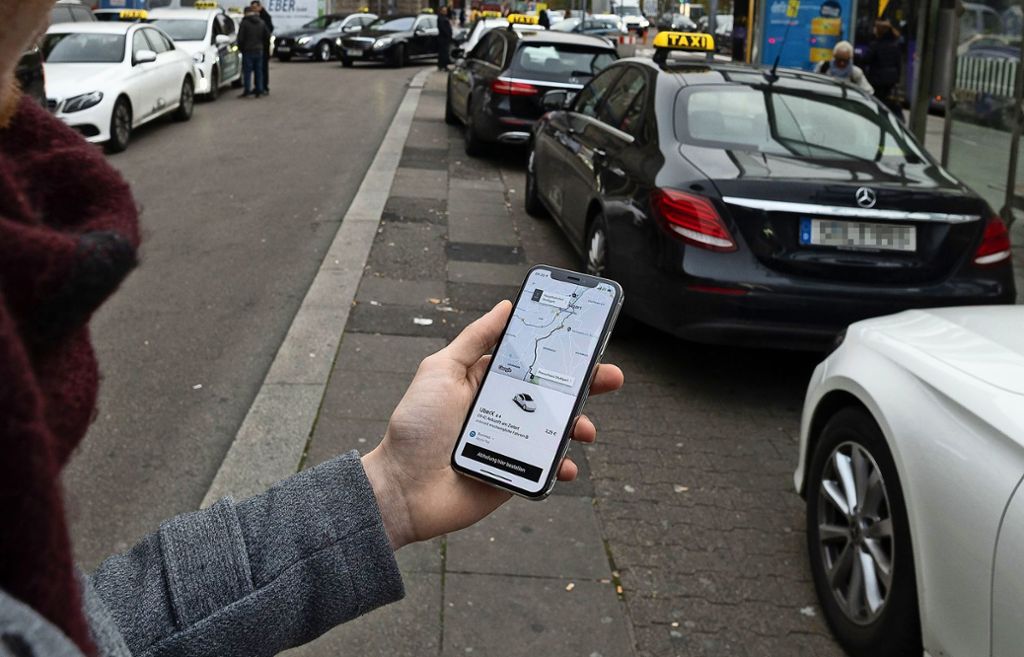 Warten auf Fahrgäste an der Straße illegal – Daimler steht als nächster Mietwagen-Anbieter: Stuttgart: Viele Anzeigen gegen Uber