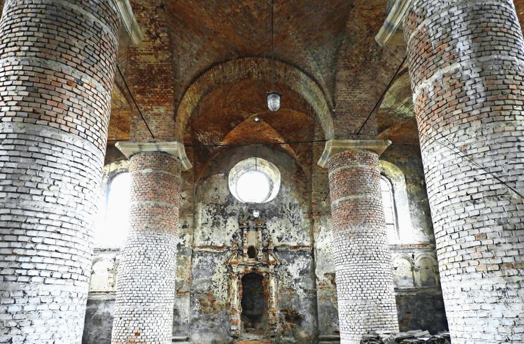Die 1700  errichtete  Synagoge von Schowkwa (Ukraine) steckten die Deutschen einen Tag nach ihrem Einmarsch in Brand.  Heute dient sie gelegentlich als Konzertsaal.
