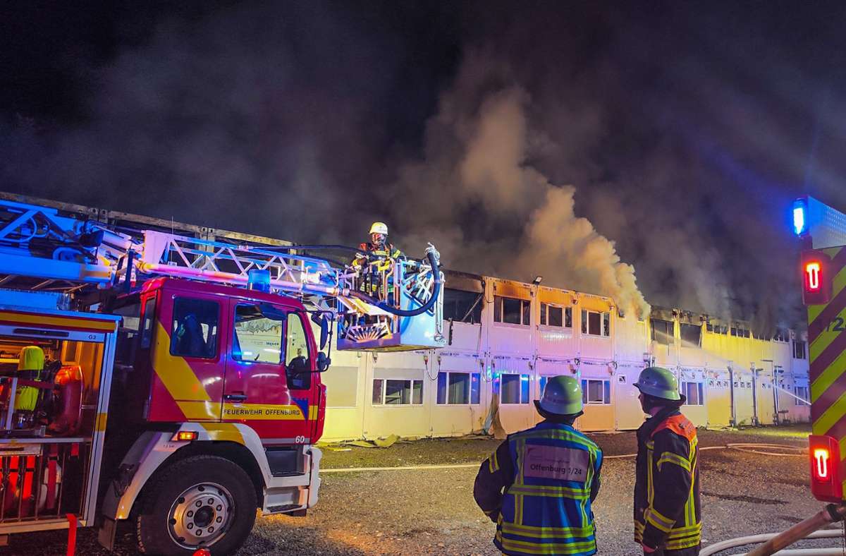 Offenburg: Brand in Containerunterkunft –  mehr als 130 Menschen evakuiert