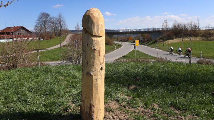 Holzpenis in Allgäuer Kreisverkehr wieder verschwunden