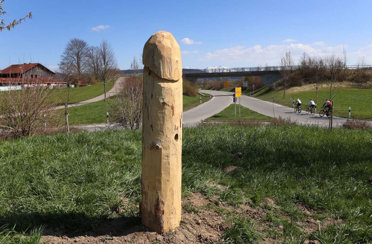 Heimenkirch: Holzpenis in Allgäuer Kreisverkehr wieder verschwunden