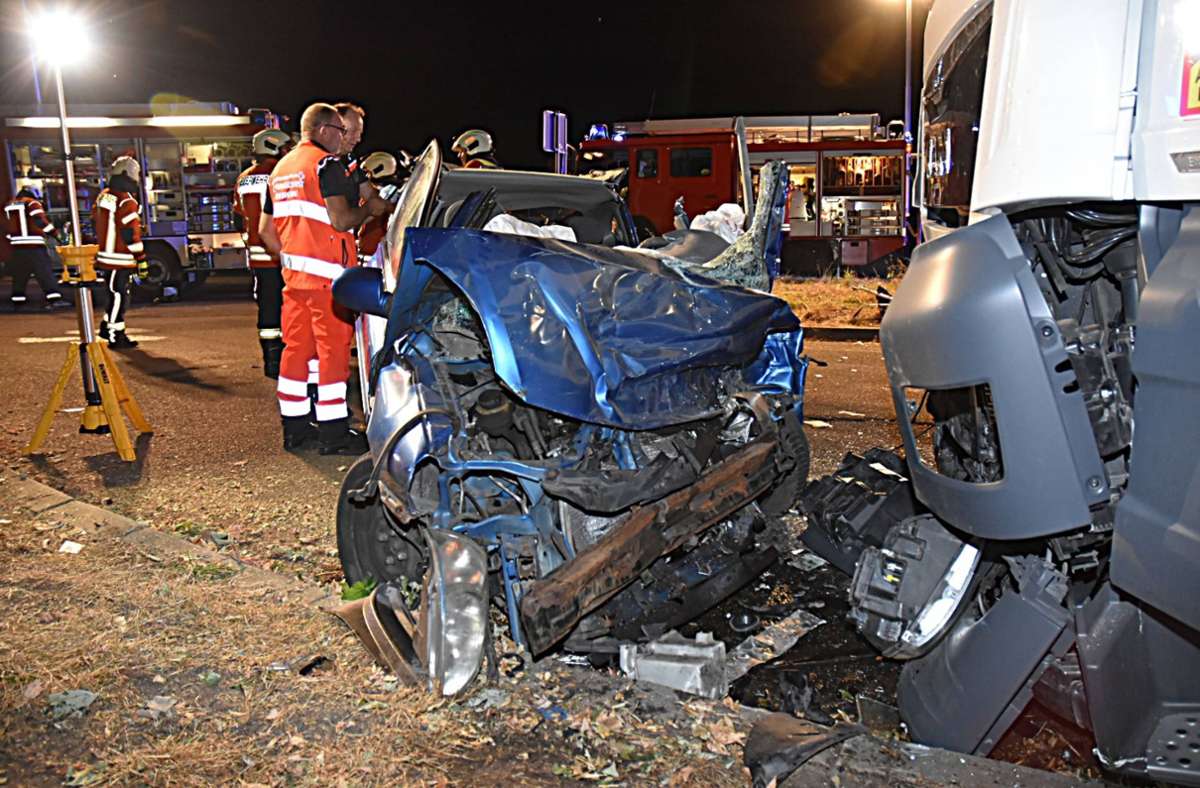 Bei dem Unfall wurde drei Menschen schwer verletzt. Foto: 7aktuell.de/Marco Friedrich