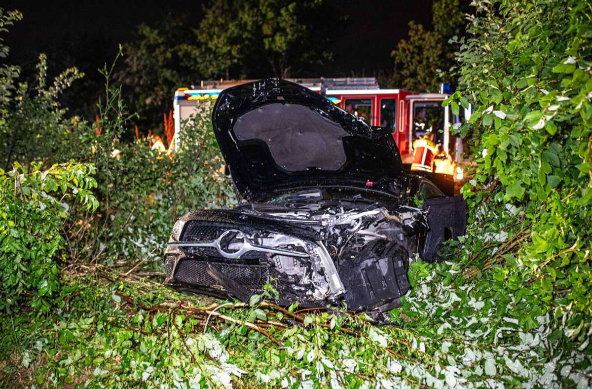 Bei Ludwigsburg: Vier Verletzte bei Unfall auf der B27