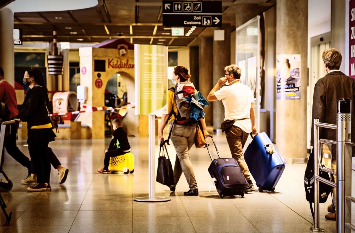 Flughafen Stuttgart: Mallorca-Rückkehrer sind auf  Testpflicht vorbereitet