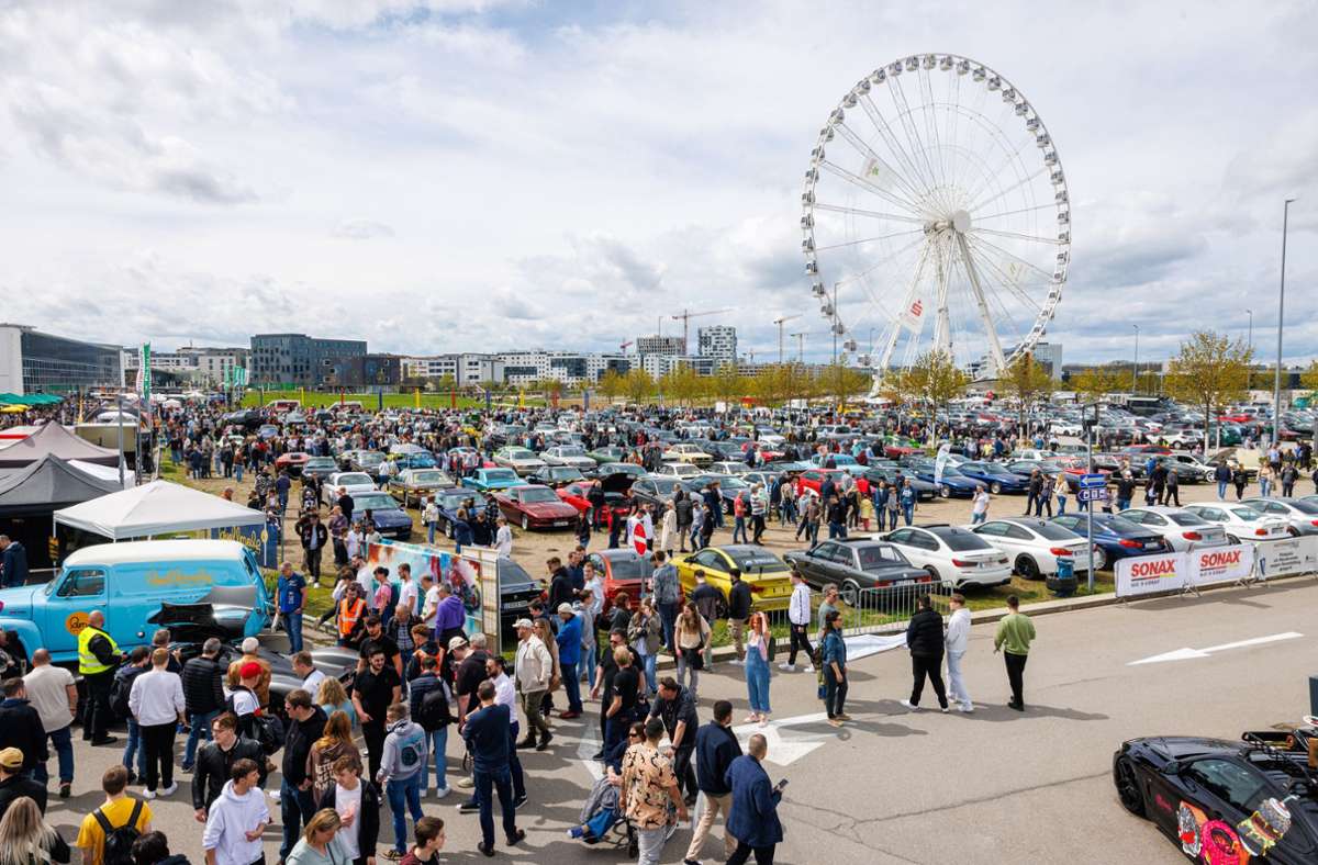 12.000 Fans in Böblingen in der Motorworld: Carspotter  lieben es laut und luxuriös
