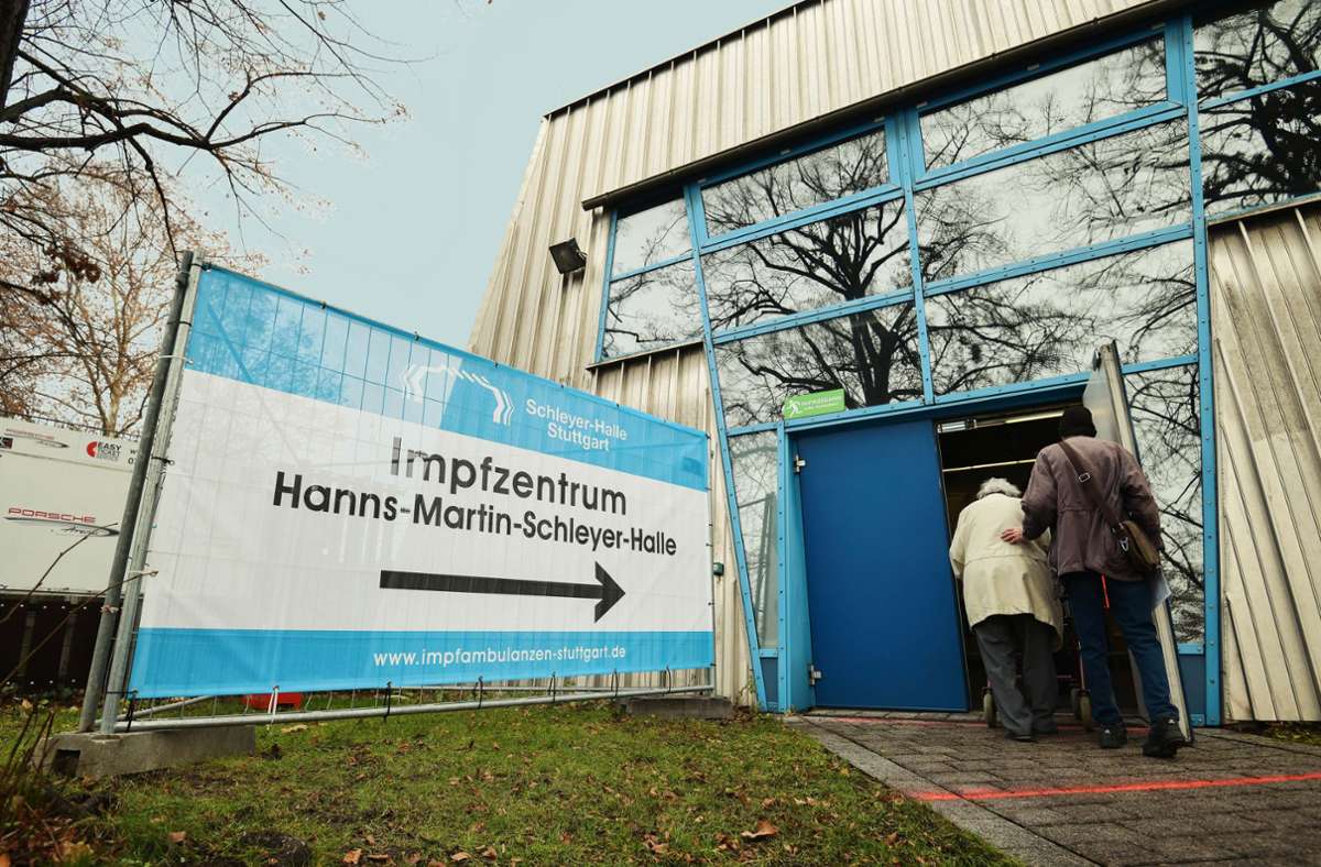 Neue  Impfambulanz in Stuttgart: Impfambulanz in der Schleyerhalle hat eröffnet