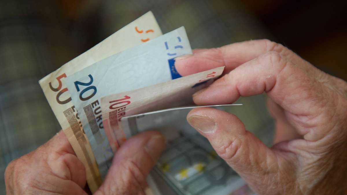 Netto-Einkommen bei Rentnern: Mehr als  40 Prozent  haben weniger als 1250 Euro