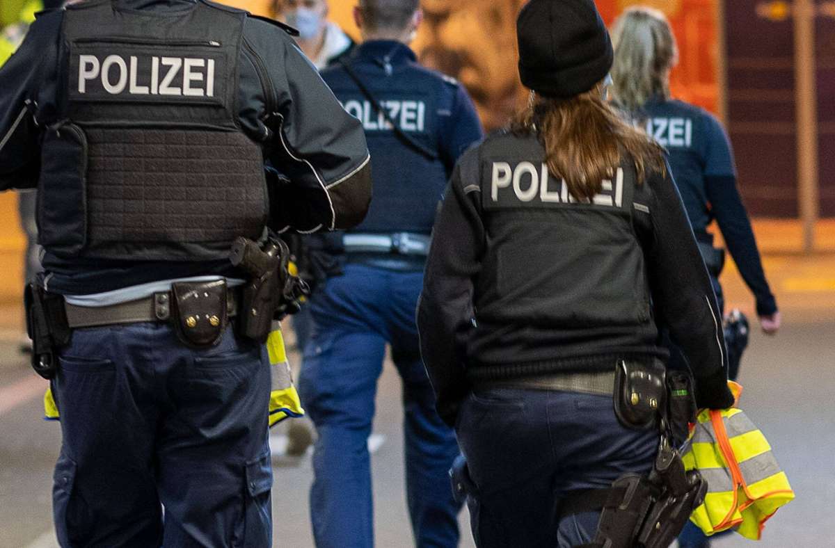 Einsatz am Stuttgarter Hauptbahnhof: Polizei setzt gegen junge Randalierer Pfefferspray ein